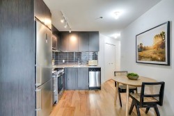 703-1190 Rue MacKay Montréal (Ville-Marie), QC H3G 0G1