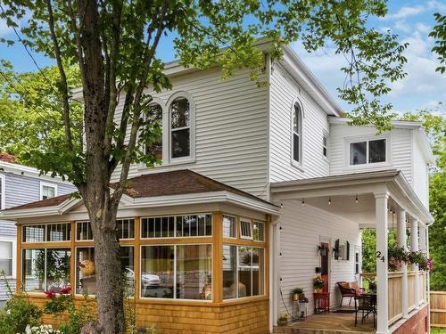 24 Queen Street  Bridgewater, NS B4V 1P1