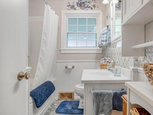 110 Brook Street, Lunenburg, NS - Indoor Photo Showing Bathroom