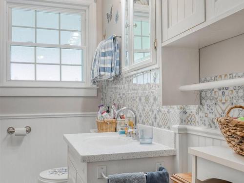 110 Brook Street, Lunenburg, NS - Indoor Photo Showing Bathroom