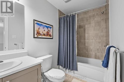 Main Bath on 2nd Level - 756 Dearborn Private, Ottawa, ON 