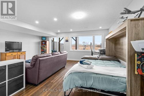 Murphy Bed - 756 Dearborn Private, Ottawa, ON 