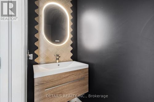 Main Floor Powder Room - 756 Dearborn Private, Ottawa, ON 