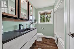 Primary bathroom - 