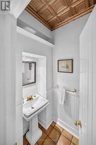 Private 2pc powder room - 119 Strathcona Avenue, Ottawa, ON 