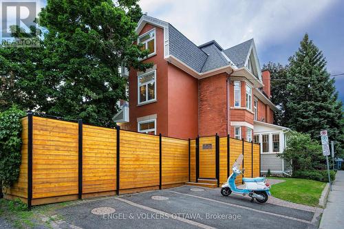 3 car parking - 119 Strathcona Avenue, Ottawa, ON 