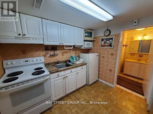 LOWER - 73 REGATTA CRESCENT , Toronto, Ontario M2R 2X7 4