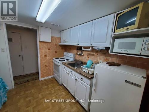 LOWER - 73 REGATTA CRESCENT , Toronto, Ontario M2R 2X7 5