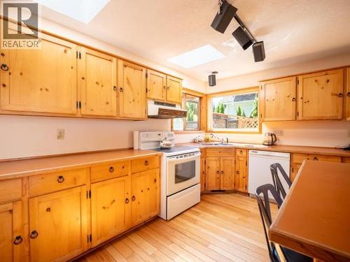 3377 Malaspina Ave, Powell River, BC 