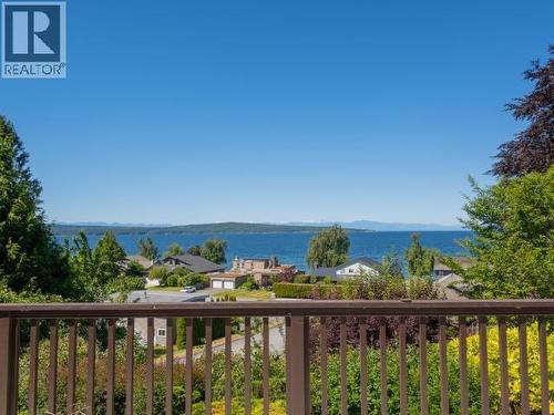 3377 Malaspina Ave, Powell River, BC 