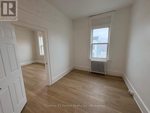 4 - 172.5 HUNTER STREET W , Peterborough (Town Ward 3), Ontario K9H 2L2 5