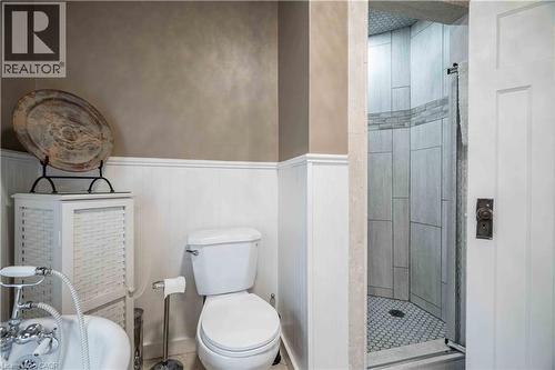 4-pc bathroom showing shower enclosure. - 99 Argyle Street N, Caledonia, ON 