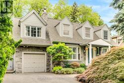 18 NORTH KINGSLEA DRIVE Toronto, ON M8Y 2B1
