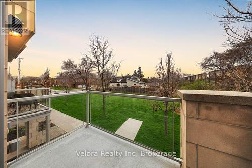 63F Young Street, Ottawa, ON 