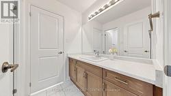 jack and Jill bathoom - 