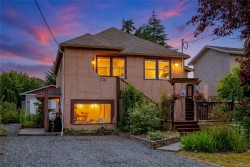367 Vincent Ave Saanich, BC V9A 2G8
