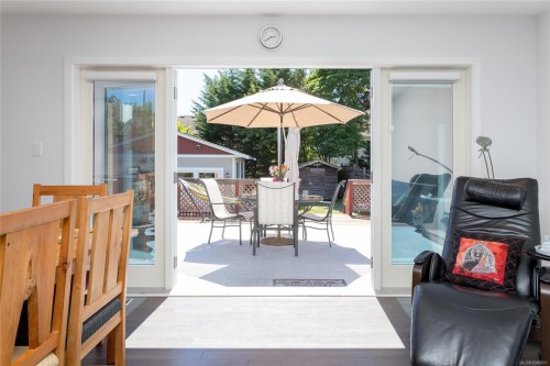 367 Vincent Ave, Saanich, BC 