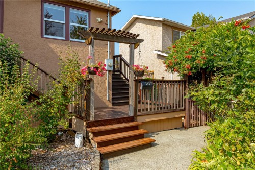 367 Vincent Ave, Saanich, BC 