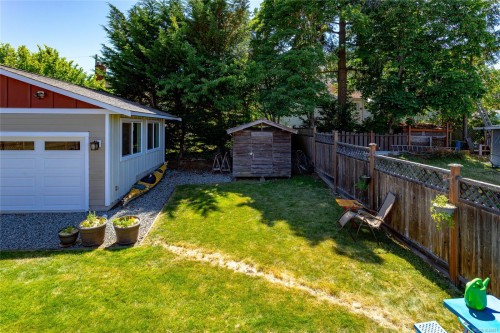 367 Vincent Ave, Saanich, BC 