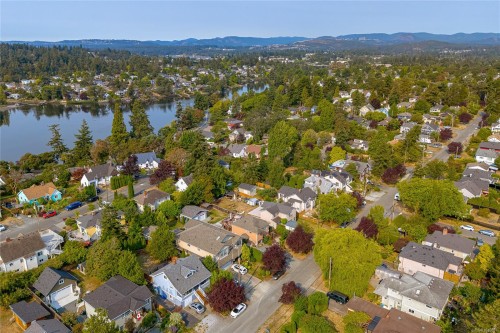 367 Vincent Ave, Saanich, BC 