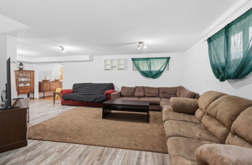 Salle familiale - 4 Rue Gamache, Sainte-Clotilde, QC 