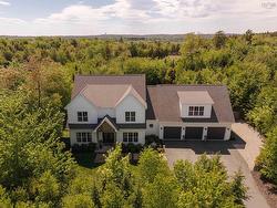 571 Duart Avenue  Fall River, NS B2T 0L7