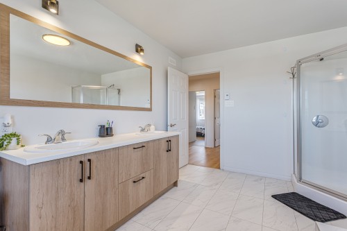 Salle de bains - 25 Rue Bowron, Huntingdon, QC - Indoor Photo Showing Bathroom