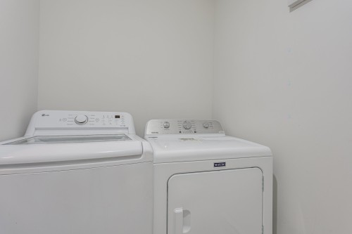 Salle de lavage - 25 Rue Bowron, Huntingdon, QC - Indoor Photo Showing Laundry Room