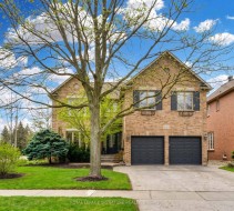 2324 Hilltop Lane Oakville, ON L6M 3M8