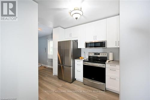 8 BUSS COURT , Thorold, Ontario L2V 5B1 3