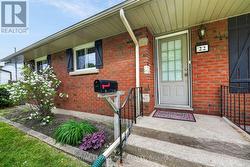 22 MCKENZIE STREET St. Catharines (Bunting/Linwell), ON L2M 2N1
