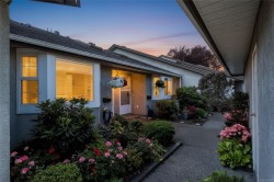 #24-2070 Amelia Ave Sidney, BC V8L 4X6