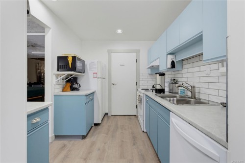 #24-2070 Amelia Ave, Sidney, BC 