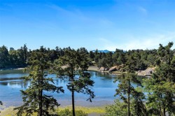 #304-105 Gorge Rd EASTVictoria, BC V9A 6Z3