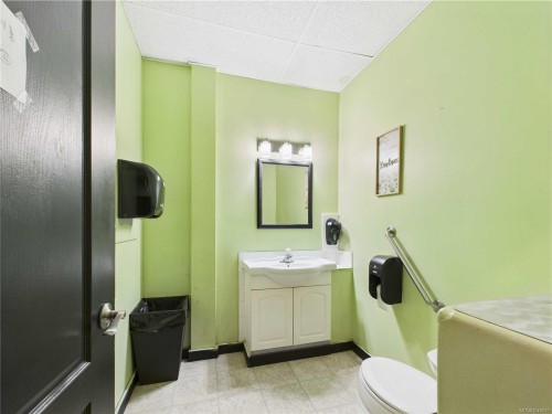 #102-2417 Beacon Ave, Sidney, BC 