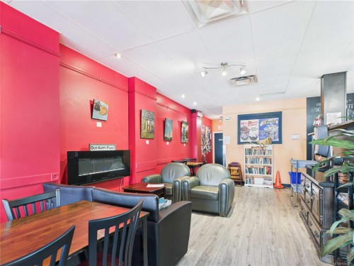 #102-2417 Beacon Ave, Sidney, BC 