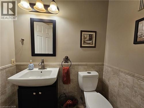 Contemporary 2 pc powder room on main floor - 120 Lynndale Road, Simcoe, ON 