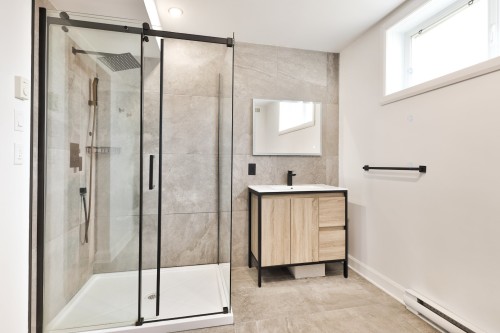 Salle de bains - 24 Rue Pesant, Saint-Isidore, QC 