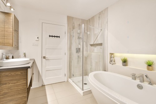 Salle de bains attenante à la CCP - 24 Rue Pesant, Saint-Isidore, QC 