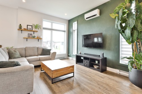 Salon - 24 Rue Pesant, Saint-Isidore, QC 