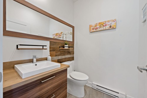 Powder room - 573 Rue Charlie-Forbell, Mont-Tremblant, QC 