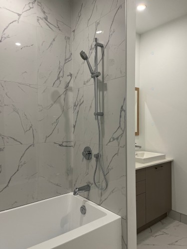 Bathroom - 307-1101 Ch. D'Oka, Deux-Montagnes, QC - Indoor Photo Showing Bathroom
