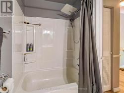 Main Floor: 4pc Bathroom - 