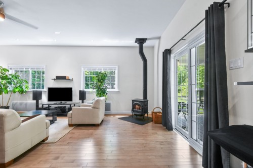 Family Room - 995Z 4E Rang, Saint-Calixte, QC 