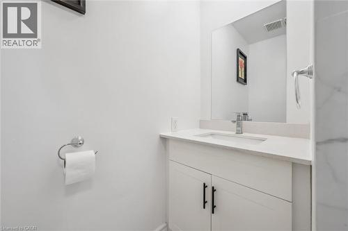 Fresh clean four piece bathroom - 178 Westcourt Place, Waterloo, ON 