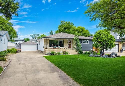 35 Roselawn BAY  Winnipeg, MB R2G 1W5
