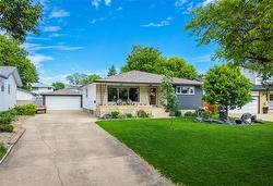 35 Roselawn BAY  Winnipeg, MB R2G 1W5