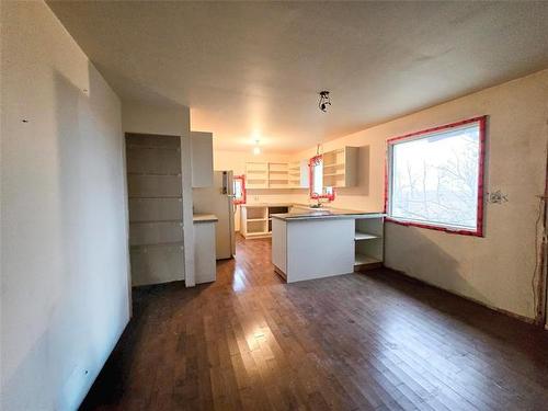 7087 22 Rd, Morris, MB 