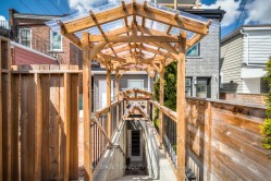 Bsmt-665 Crawford Street  Toronto, ON M6G 3K1