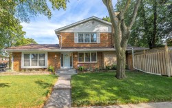2 Gablehurst Crescent Toronto, ON M1T 2L2